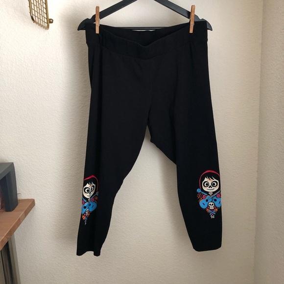 Torrid Disney Pixar Coco Guitar Black Crop Leggings Size 2 (2x) - Picture 2 of 7